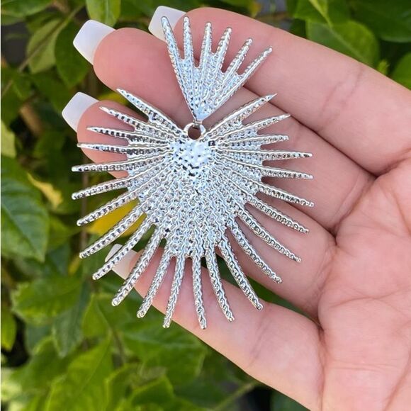 ⭐️✨Silver Sunburst earrings ✨⭐️ - Picture 6 of 7